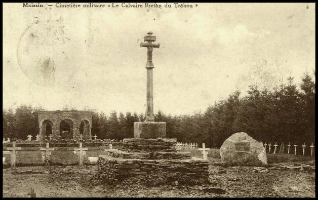site le calvaire du tréhou et le monument du cimetière