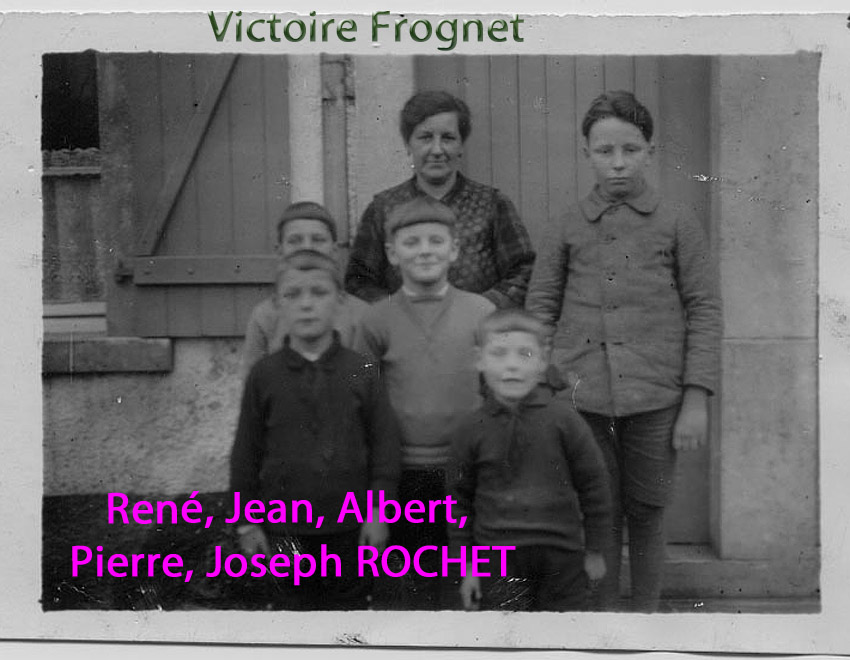 Victoire Frognet épouse Rochet (épicerie Courthéoux) avec 5 gamins;René ,Jean ,Albert,Pierre,Joseph Rochet