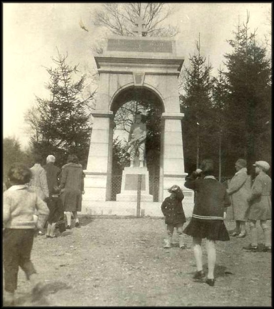site 02 rossignol 1928 monument coloniaux