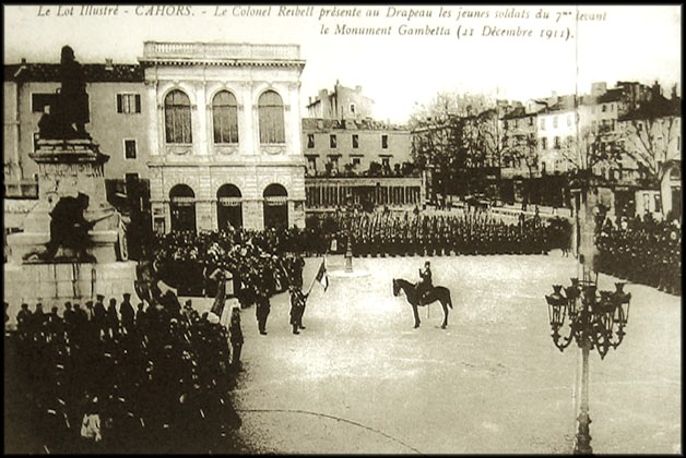 site cahors 21Déc 1911 présentation drapeau au colonel