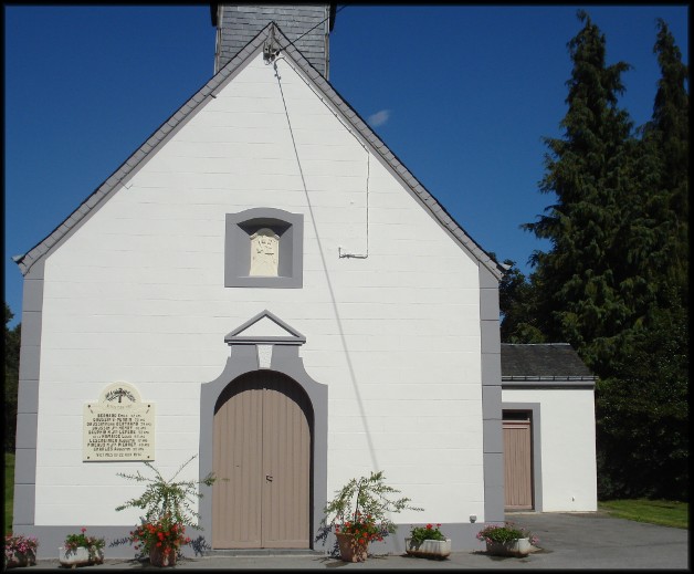 site chapelle fleurie avec plaque commémorative