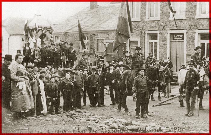 site so  24 sept  1905  75 ans d'Indépendance char des ardoisières de Mlle Pierlot