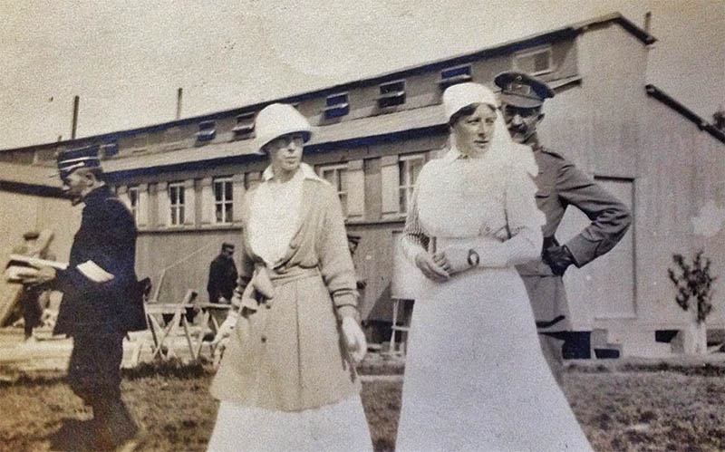 comtesse-site-to-be-comtvan-den-steen-avec-reine-elisabeth-1916-copie
