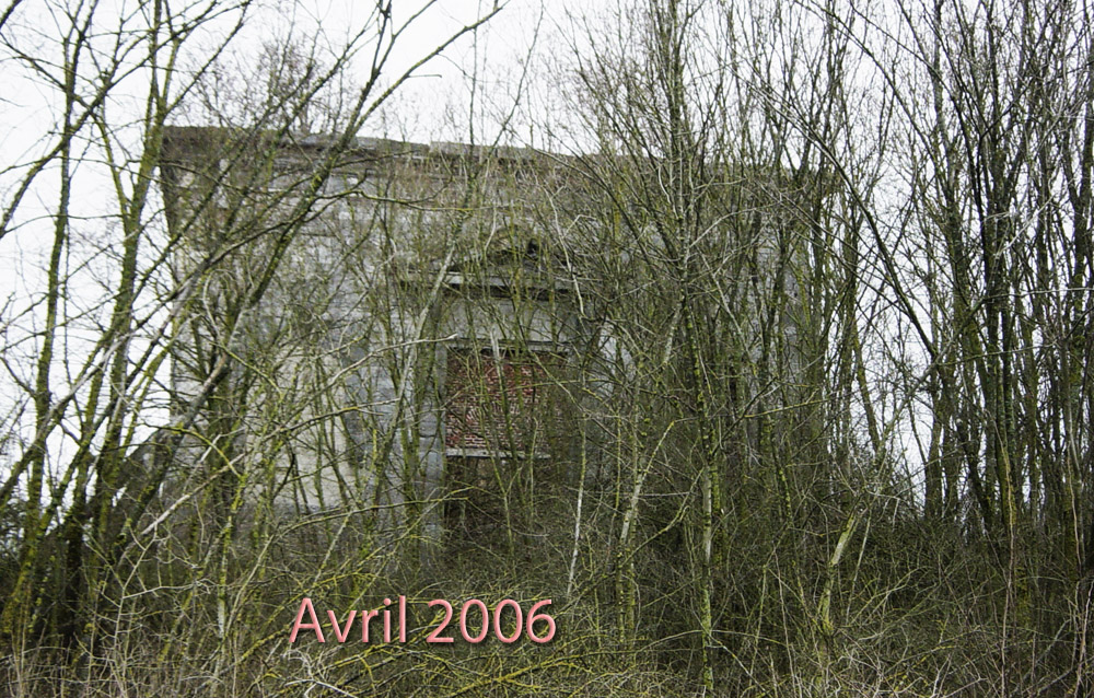 ruine abandonnée en avril 2006 chapelle givet
