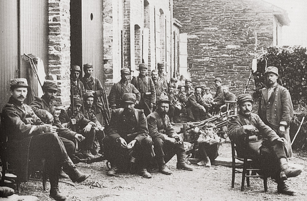 asumibb infanterie française au repos dans un village ardennais en belgique