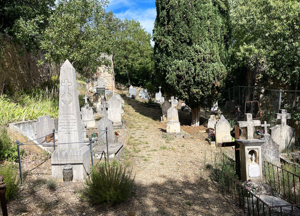 len panorama du vieux cimetière esparron de verdon